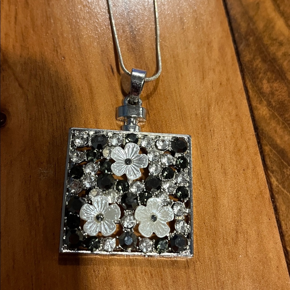 Floral Pendant Necklace in Black and Silver adjustable chain